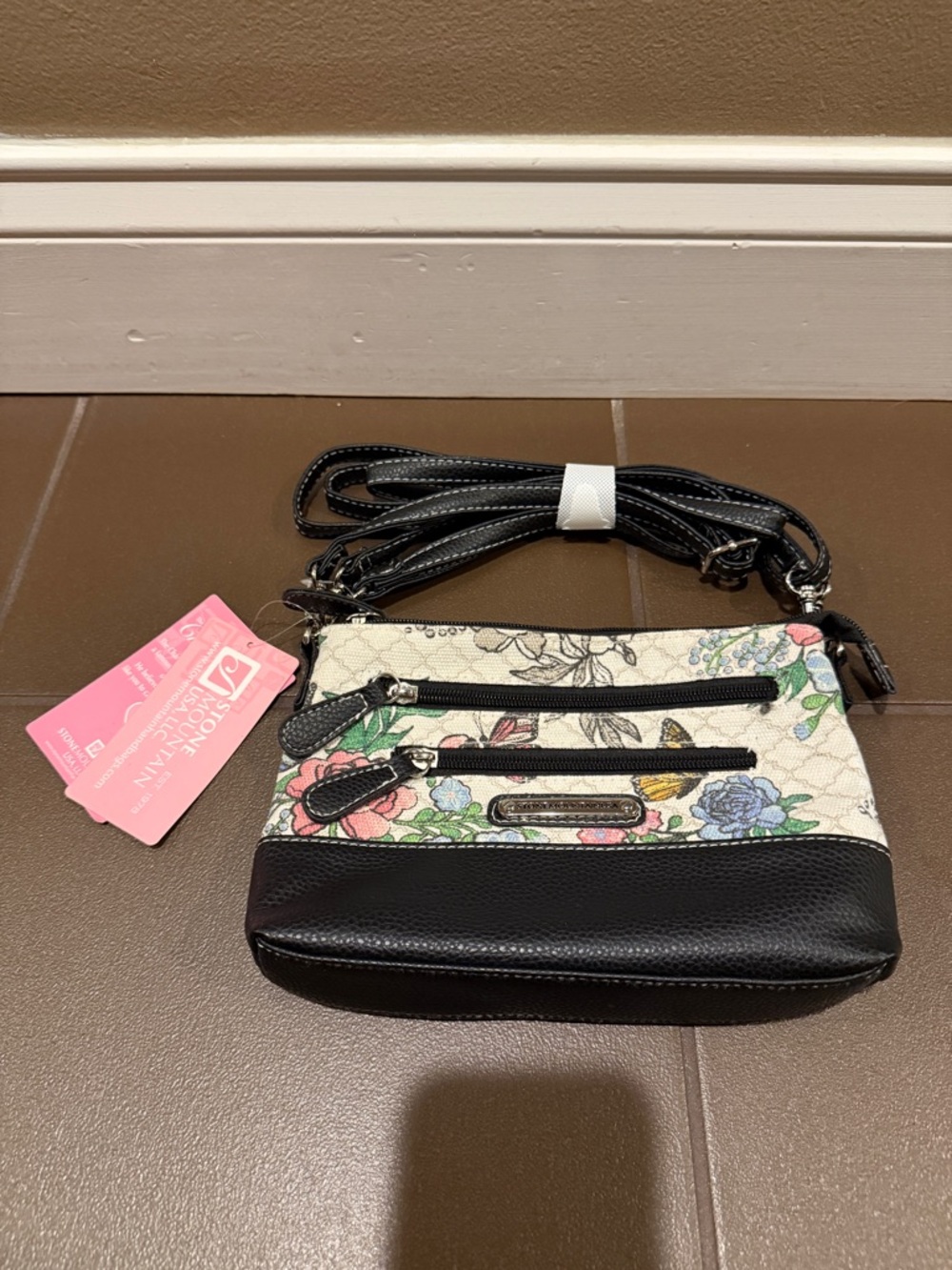 *NEW** Stone Mountain Floral Canvas Crossbody Bag with Black Trim